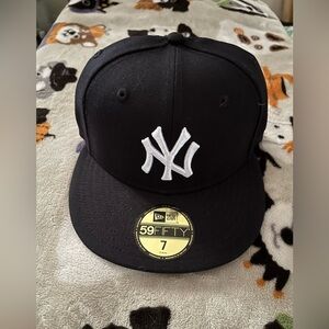 New Era Black 59FIFTY Fitted Yankee hat with heart on the back, limited edition